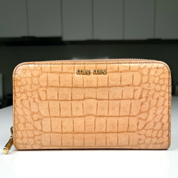 Miu Miu Pink Croc-Embossed Wallet - Picture 1 of 9